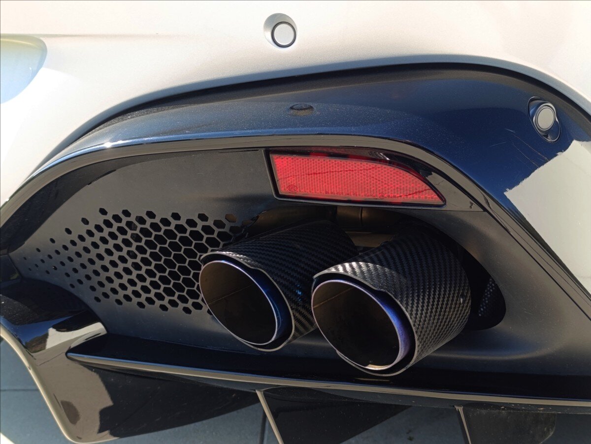 Aston Martin V8 Vantage Kupé 4,0 l 375 kw