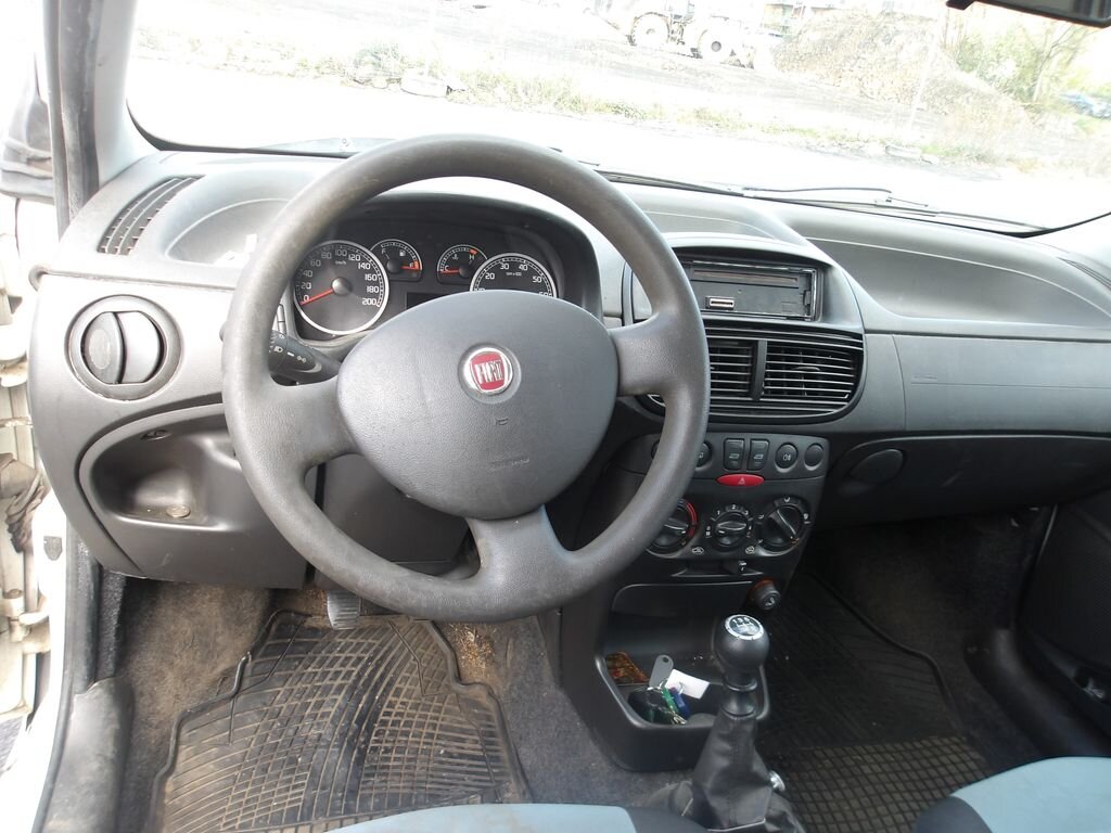 Fiat Punto Hatchback 1,2 l 44 kw