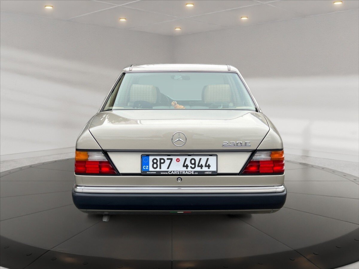 Mercedes-Benz 124 Sedan / Limuzína 2,3 l 97 kw
