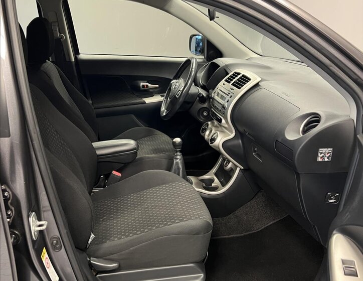 Toyota Urban Cruiser Hatchback 1,3 l 74 kw