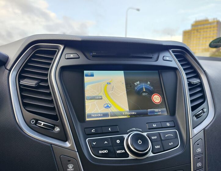 Hyundai Grand Santa Fe 24