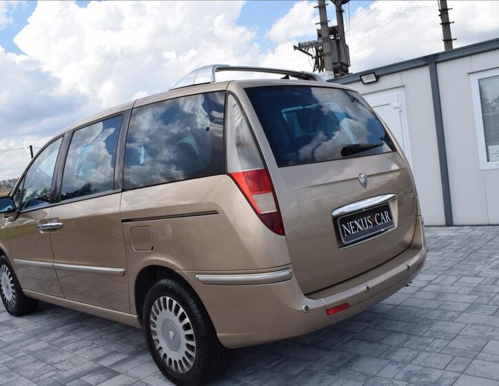 Lancia Phedra MPV 2,2 l 94 kw