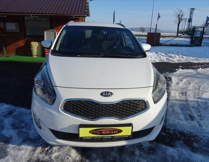 KIA Carens 32