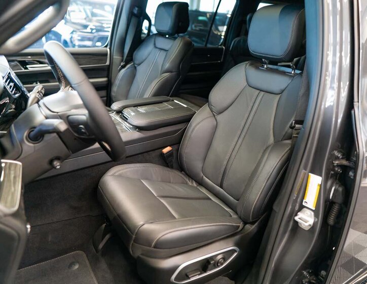 Jeep Wagoneer SUV / Terénní 5,7 l 292 kw