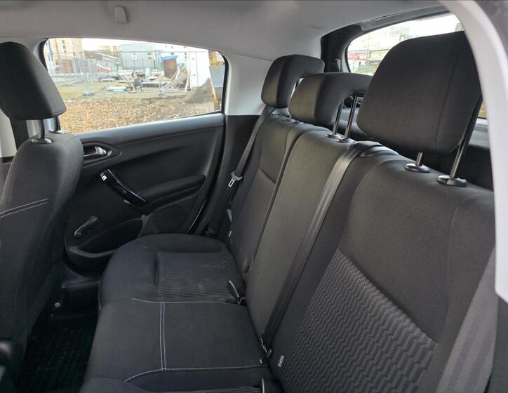 Peugeot 208 22