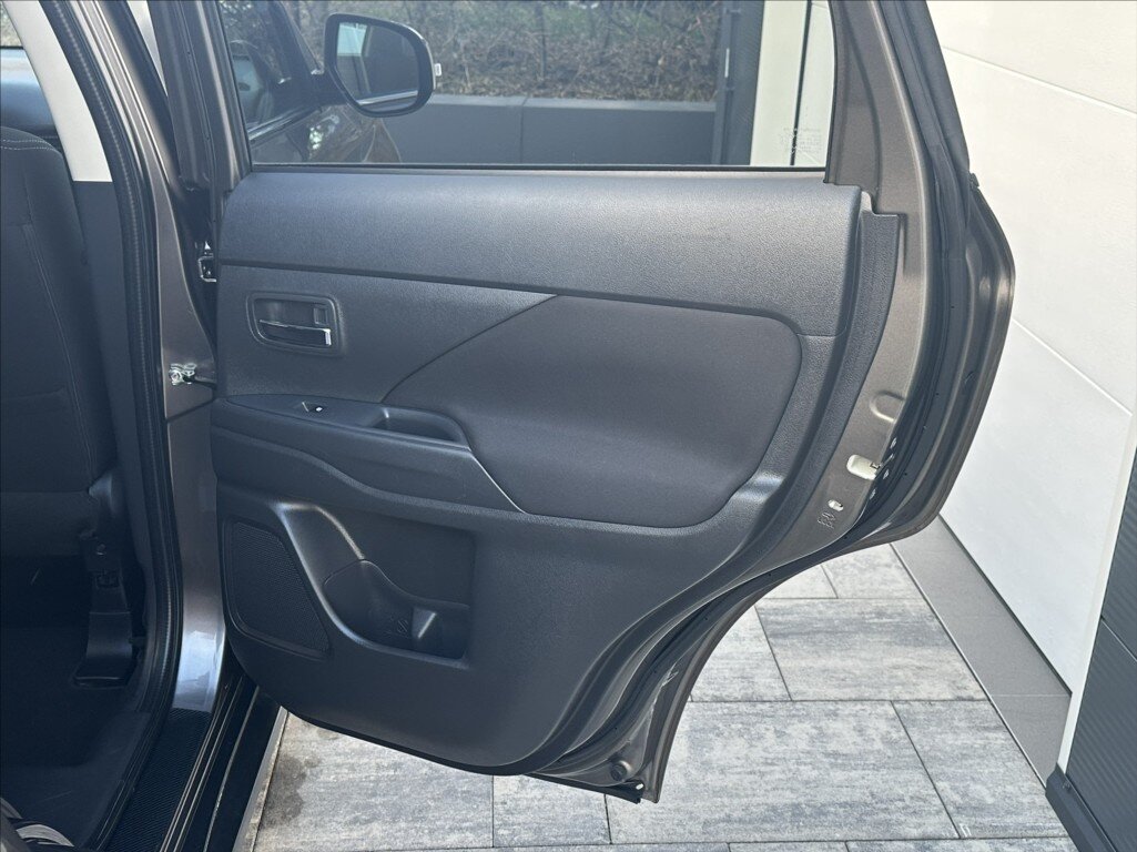 Mitsubishi Outlander SUV / Terénní 2,3 l 110 kw