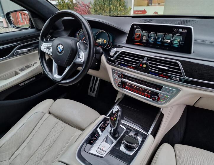 BMW Řada 7 38
