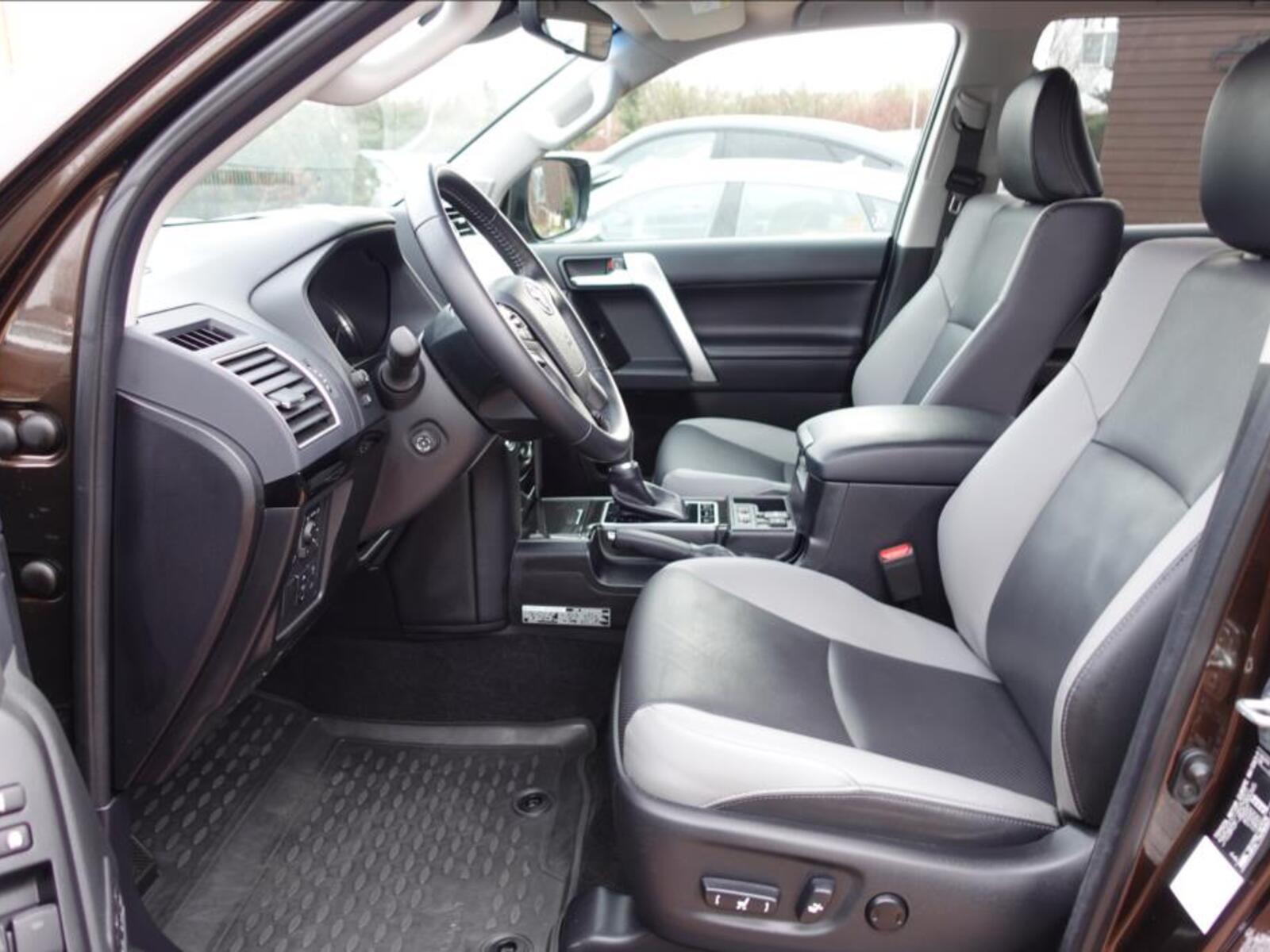 Toyota Land Cruiser 10