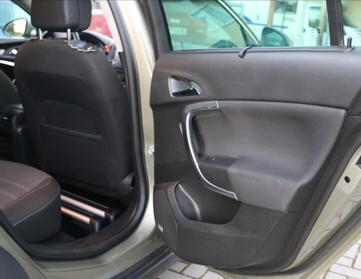 Opel Insignia Kombi 2,0 l 143 kw