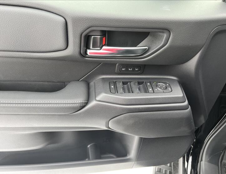 Toyota Land Cruiser 9