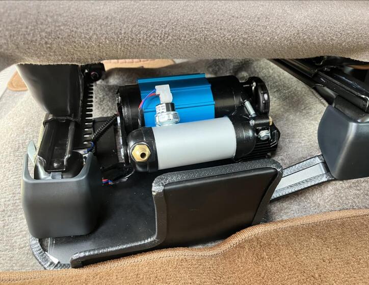 Toyota Land Cruiser 16