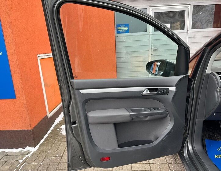 Volkswagen Touran MPV 1,6 l 77 kw