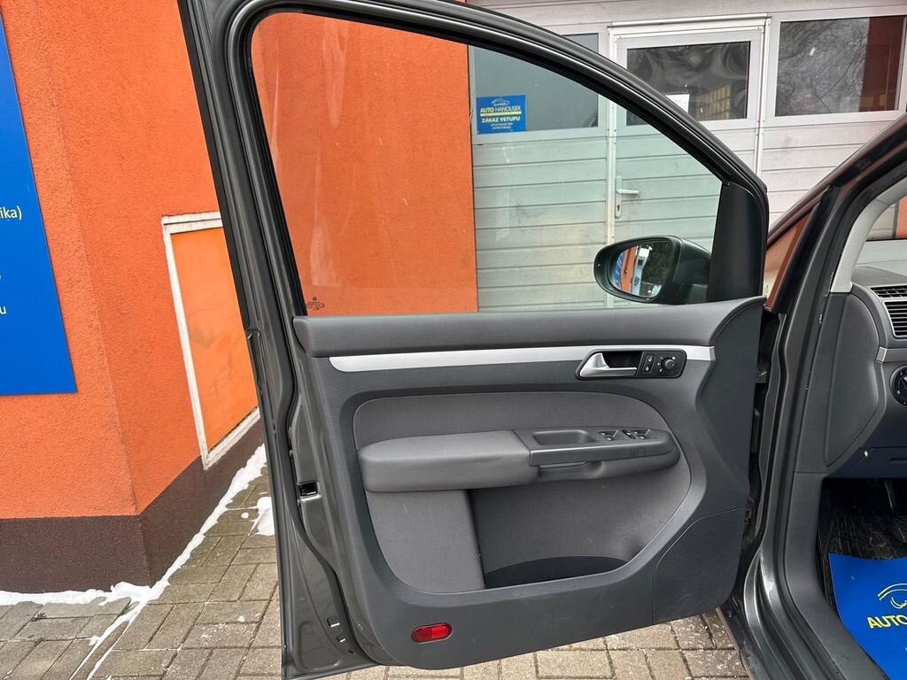 Volkswagen Touran MPV 1,6 l 77 kw