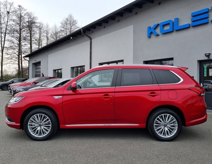 Mitsubishi Outlander SUV / Terénní 2,4 l 165 kw