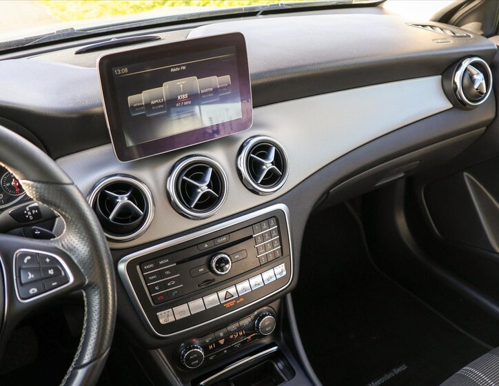 Mercedes-Benz GLA 21