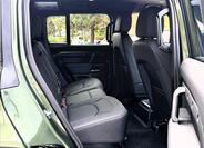 Land Rover Defender 31