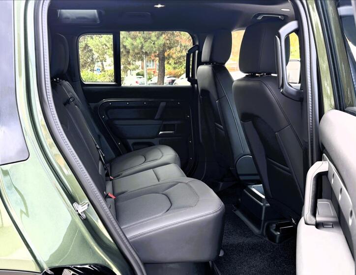 Land Rover Defender 31