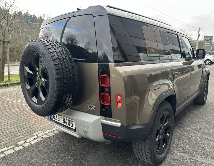 Land Rover Defender 7