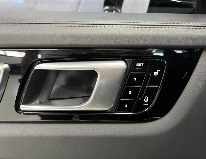 Porsche Cayenne SUV / Terénní 4,0 l 404 kw