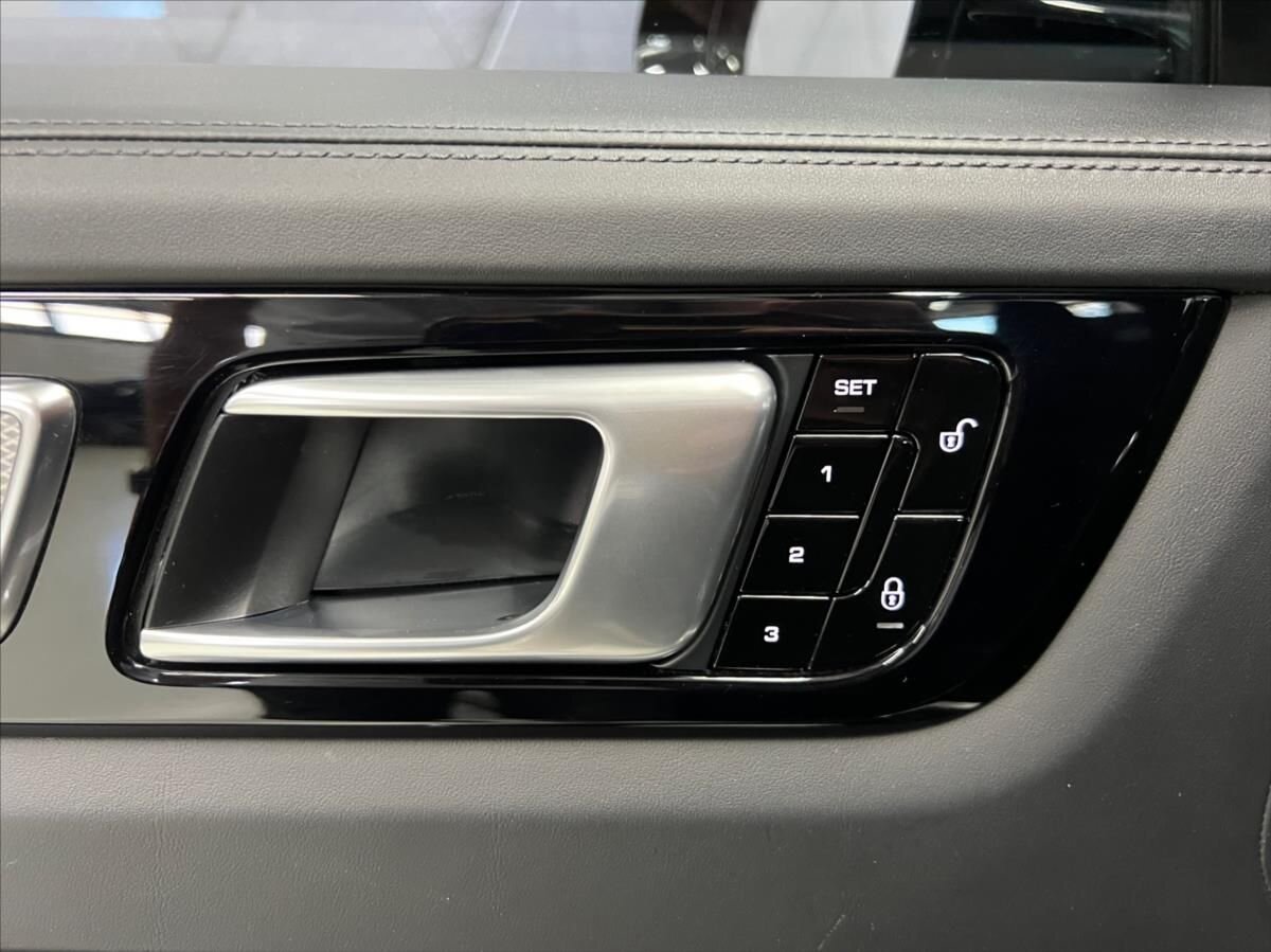 Porsche Cayenne SUV / Terénní 4,0 l 404 kw