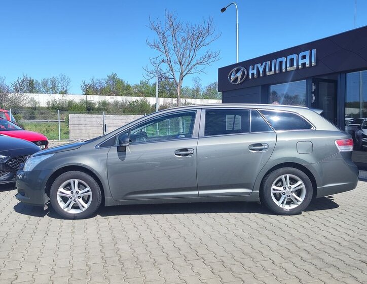 Toyota Avensis Kombi 2,0 l 93 kw
