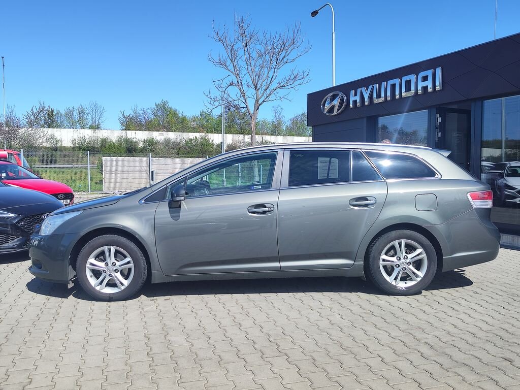 Toyota Avensis Kombi 2,0 l 93 kw