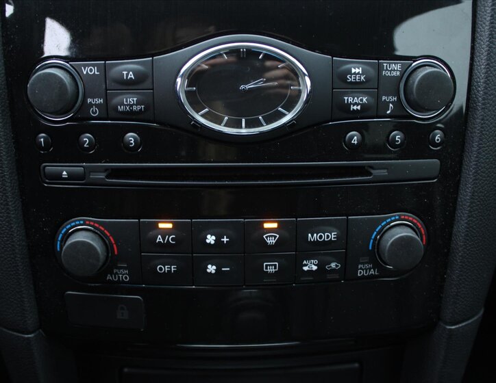 Infiniti QX70 SUV 3,0 l 175 kw