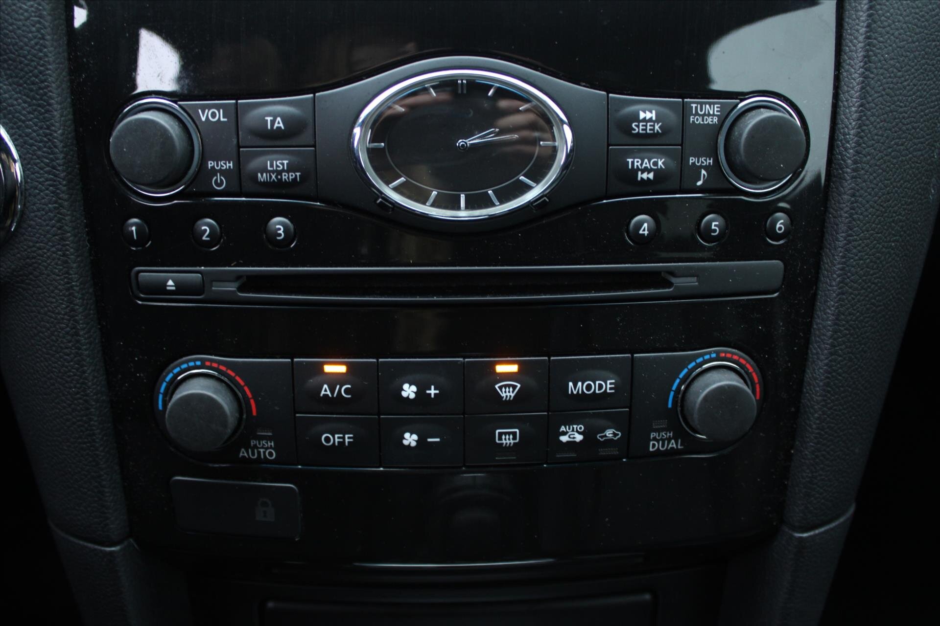 Infiniti QX70 SUV 3,0 l 175 kw