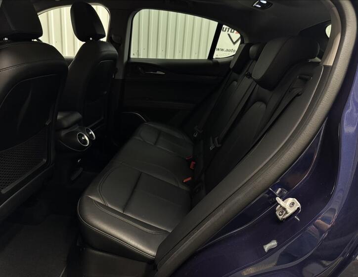 Alfa Romeo Stelvio 34