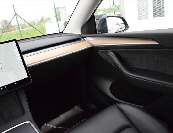 Tesla Model Y SUV / Terénní 0,0 378 kw