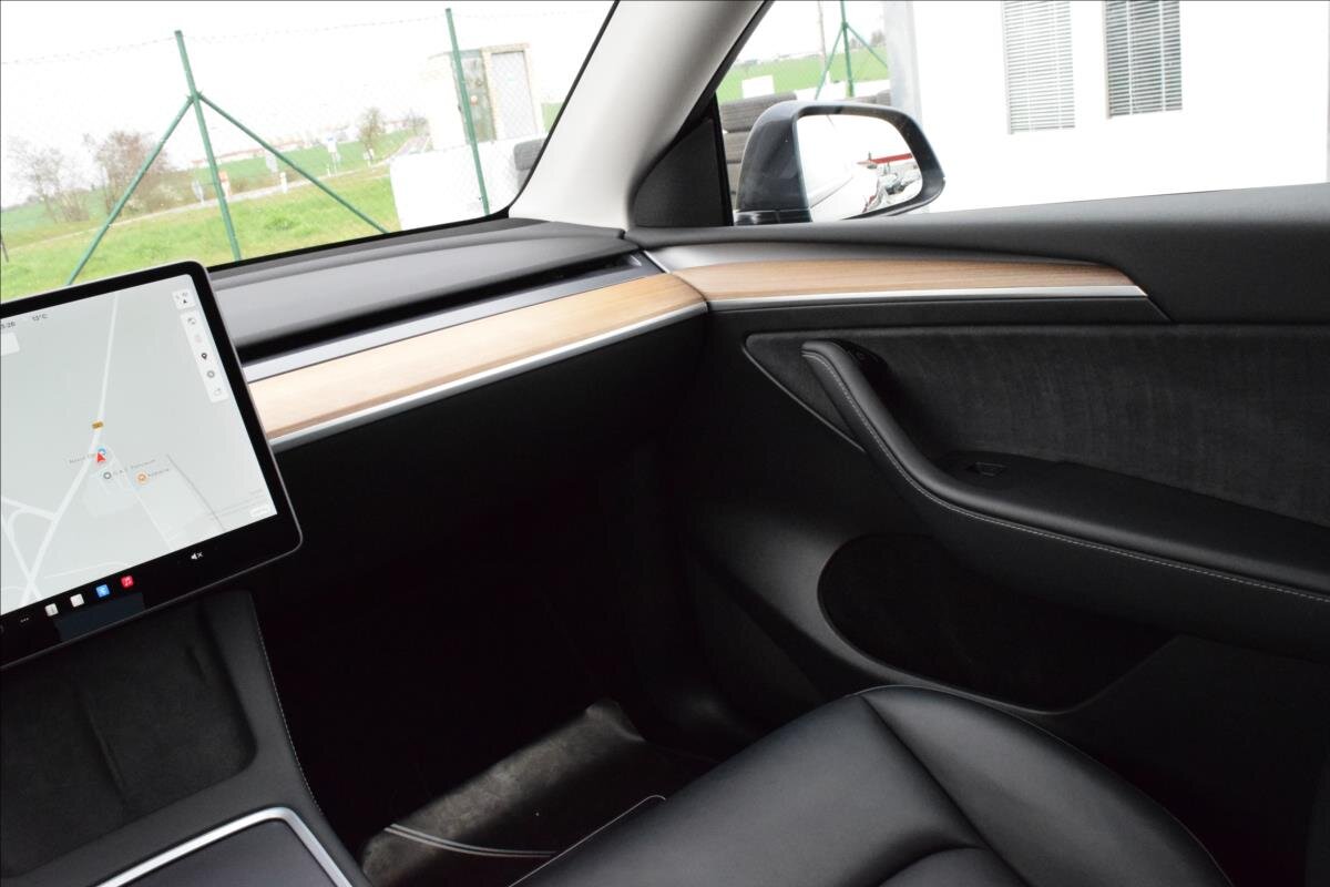 Tesla Model Y SUV / Terénní 0,0 378 kw