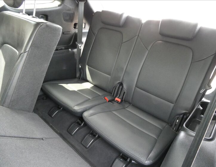 Hyundai Grand Santa Fe 23