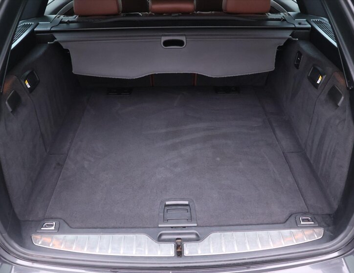 BMW Řada 5 Kombi 3,0 l 190 kw