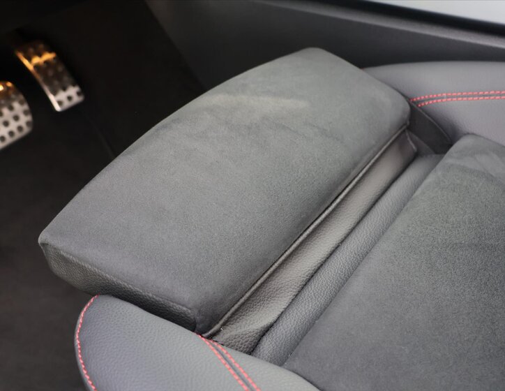 Mercedes-Benz GLB 40