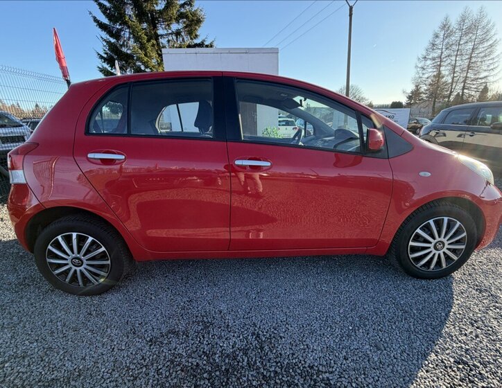 Toyota Yaris 8