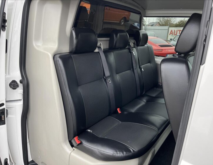 Volkswagen Transporter Kombi 2,0 l 62 kw