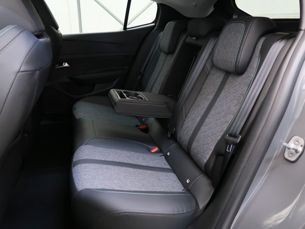 Peugeot 408 Liftback 1,2 l 96 kw