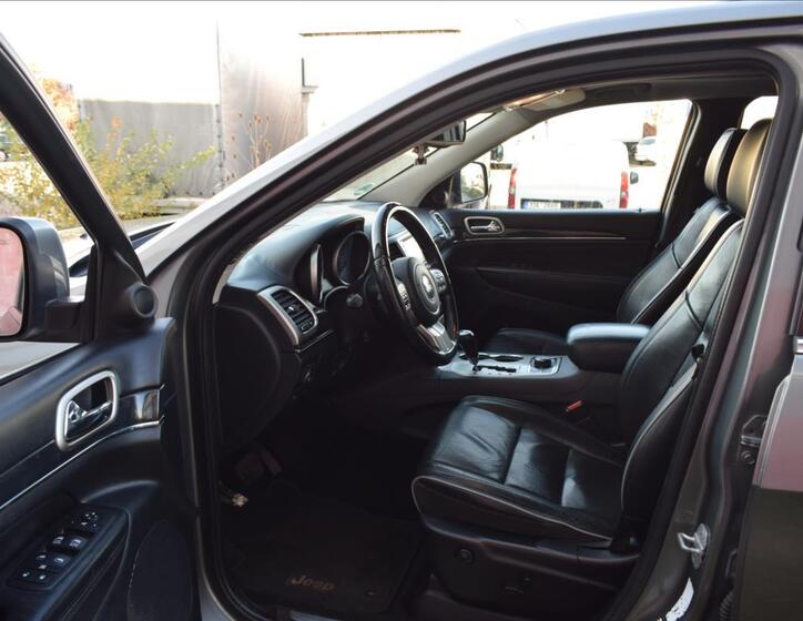 Jeep Grand Cherokee 12