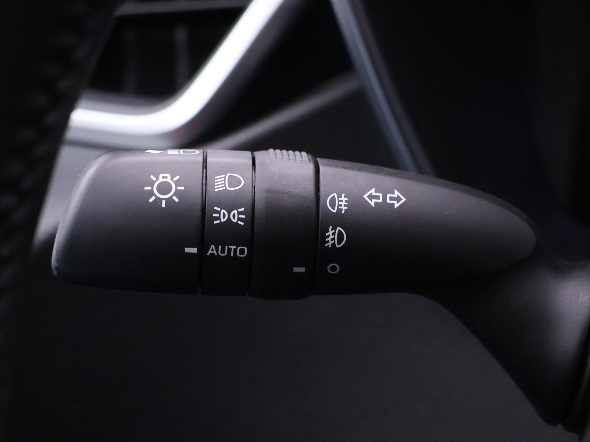 Toyota Corolla Sedan / Limuzína 1,8 l 90 kw