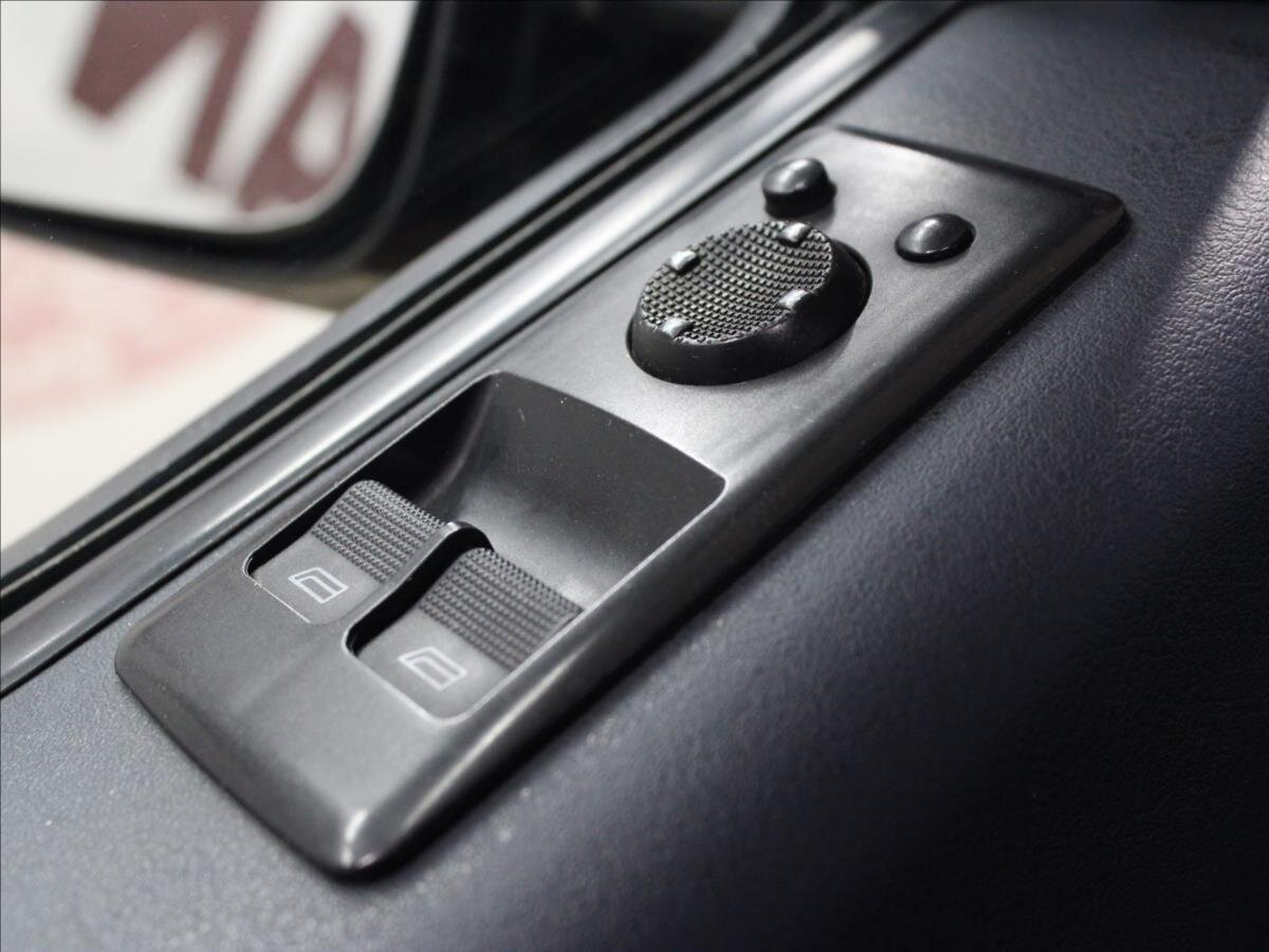 Volkswagen Caravelle Kombi 2,5 l 111 kw