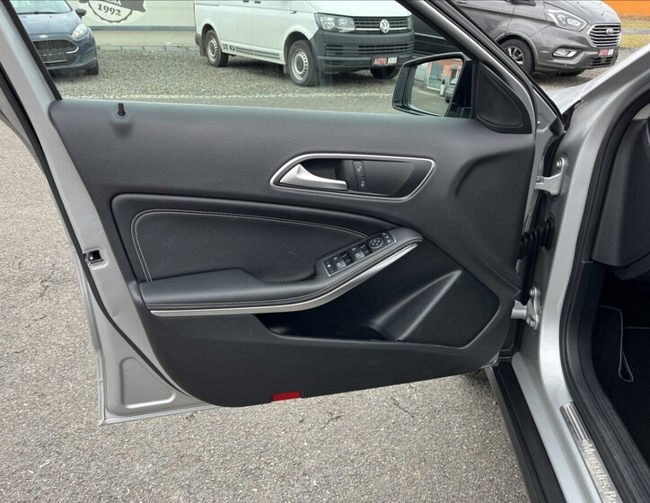 Mercedes-Benz GLA Hatchback 1,6 l 115 kw