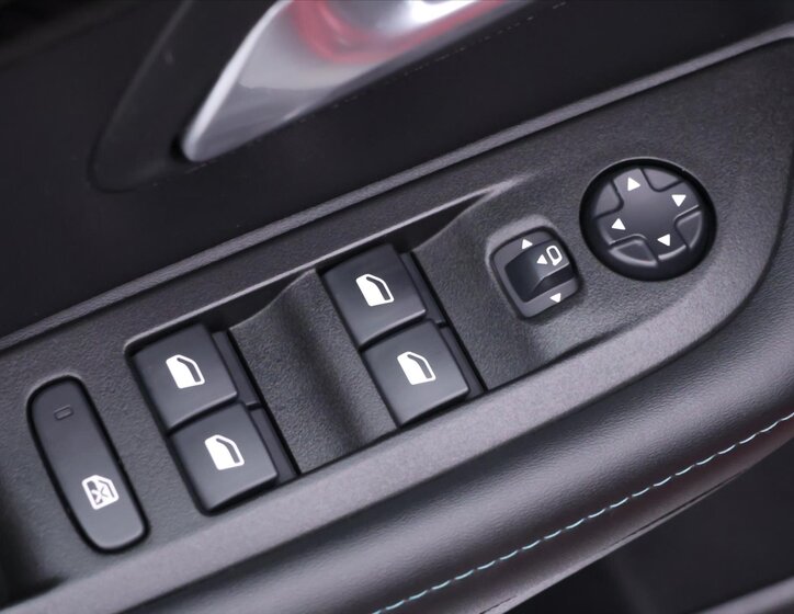 Peugeot 208 Hatchback 1,2 l 74 kw