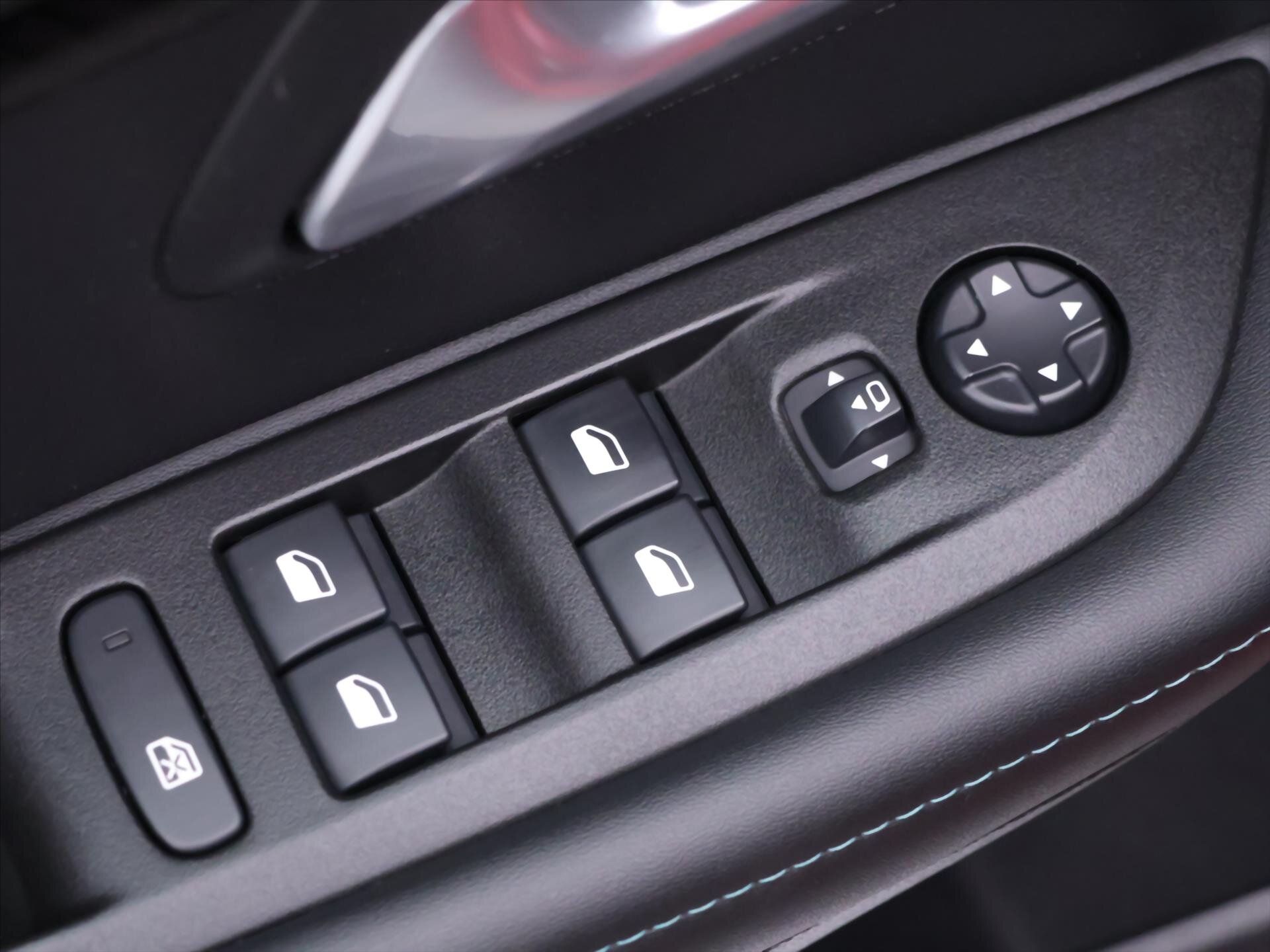 Peugeot 208 Hatchback 1,2 l 74 kw