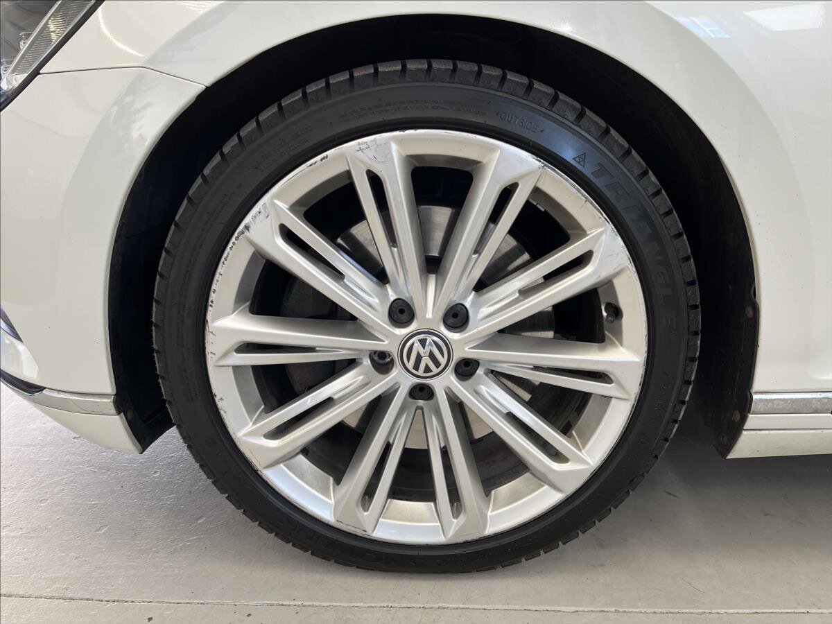 Volkswagen Passat Sedan / Limuzína 2,0 l 176 kw