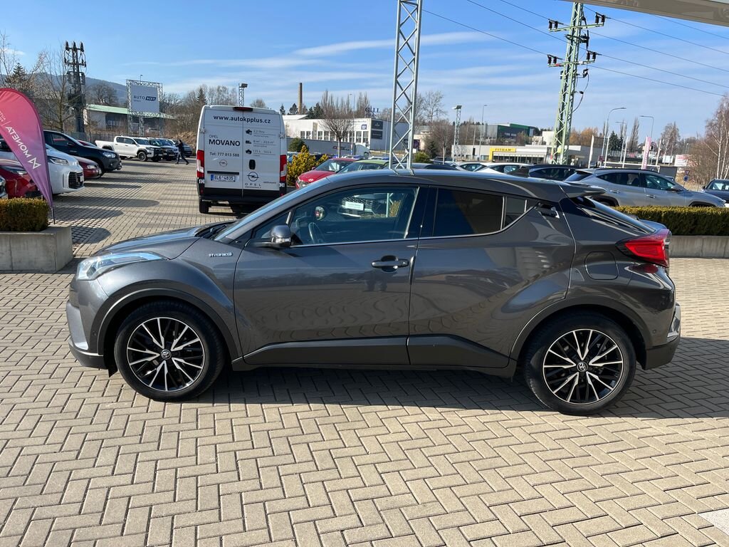 Toyota C-HR SUV / Terénní 1,8 l 72 kw