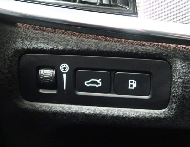 Volvo S90 Sedan / Limuzína 2,0 l 235 kw