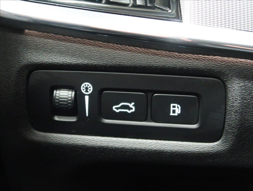 Volvo S90 Sedan / Limuzína 2,0 l 235 kw