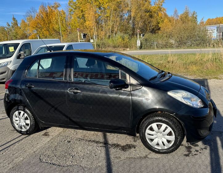 Toyota Yaris 23