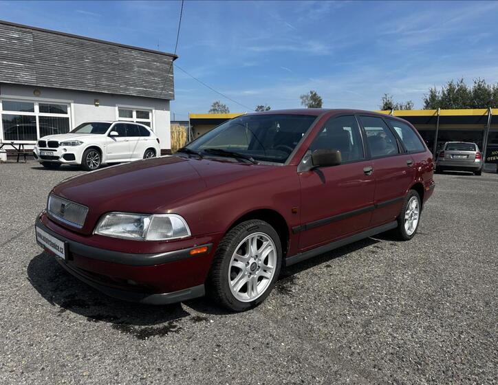 Volvo V40 1