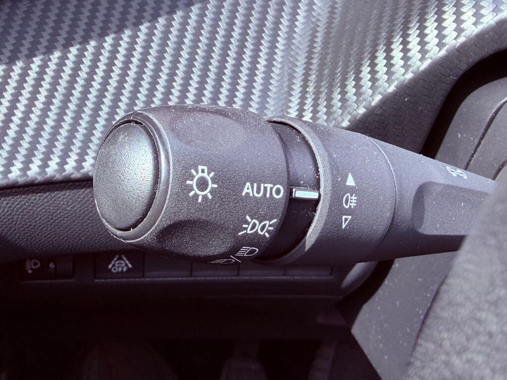 Peugeot 208 Hatchback 1,2 l 55 kw